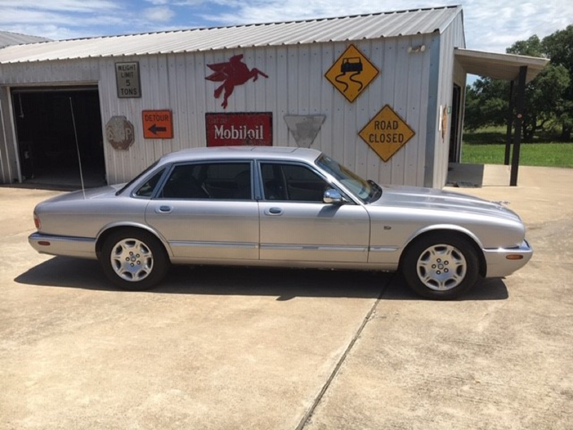 2002 Jaguar XJ8 Vanden Plas